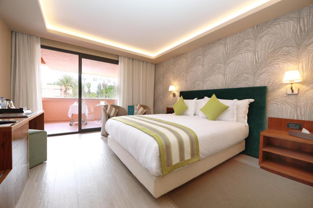 Chambre Lit Double Premium Balcon - Vue sur Piscine